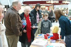 Toni auf dem Reisesupermarkt