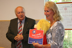 Toni singt in der Kita im Bundesverteidigungsministerium