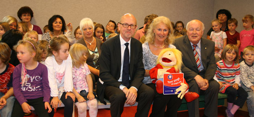 Toni singt in der Kita im Bundesverteidigungsministerium